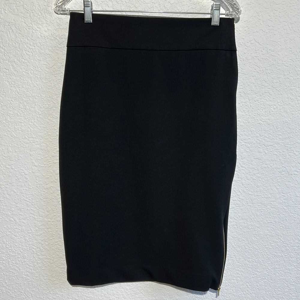 Express black pencil skirt, zips up side, size 6